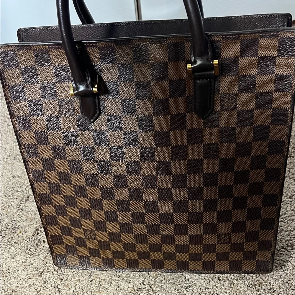 2062 LV Sac Plat Handbag